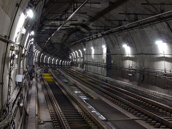 拉萨隧道小导管在某铁路隧道软弱围岩段施工中的应用案例